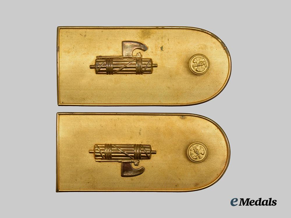 italy,_fascist_state._a_pair_of_m_v_s_n_officer’s_shoulder_boards___m_n_c7382-_recovered