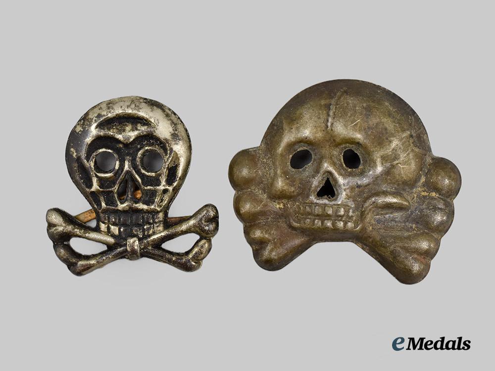 germany,_wehrmacht._a_pair_of_totenkopf_cap_insignia___m_n_c7440