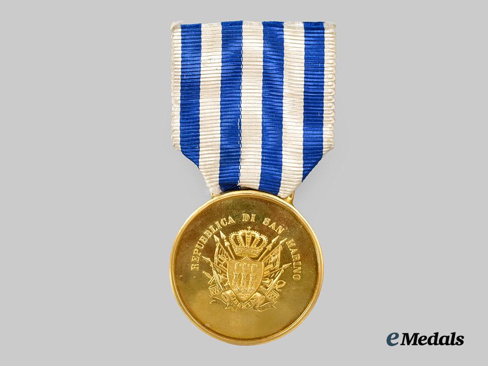 san_marino,_republic._a_medal_for_loyalty_to_the_gendarmerie_for50_years___m_n_c7798