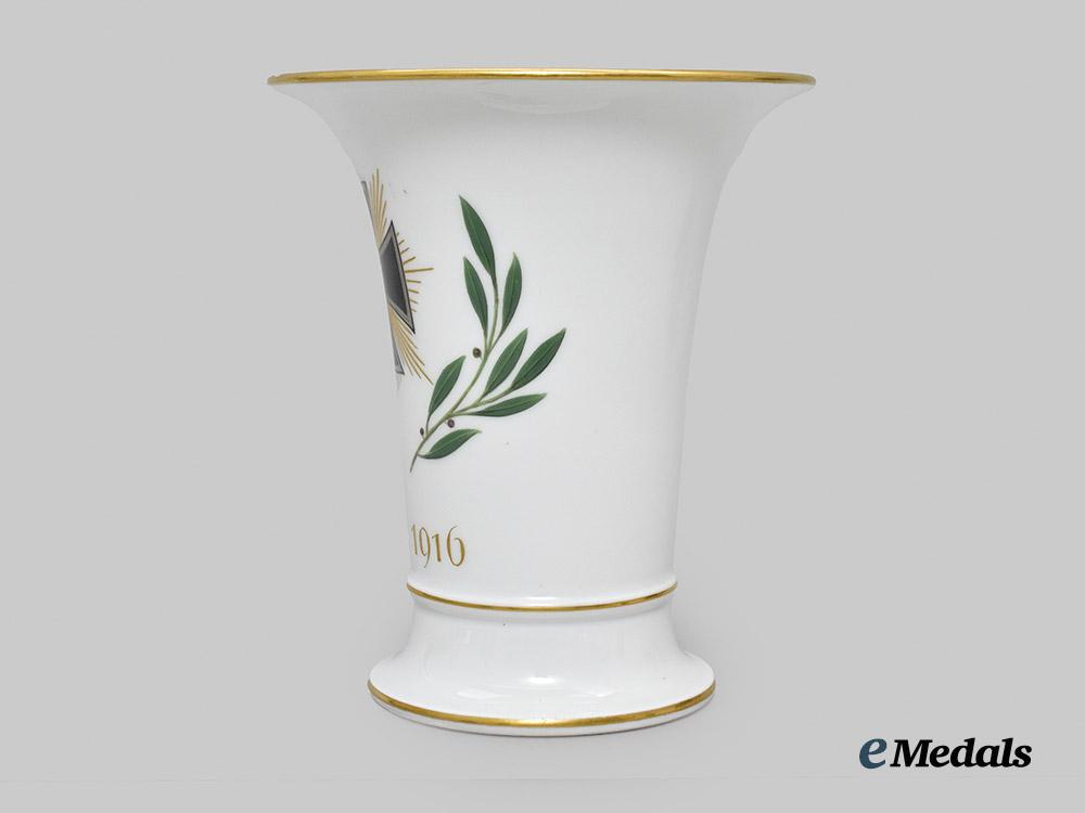 germany,_imperial._a_first_world_war_patriotic_vase,_by_meissen_porcelain___m_n_c8773-_recovered