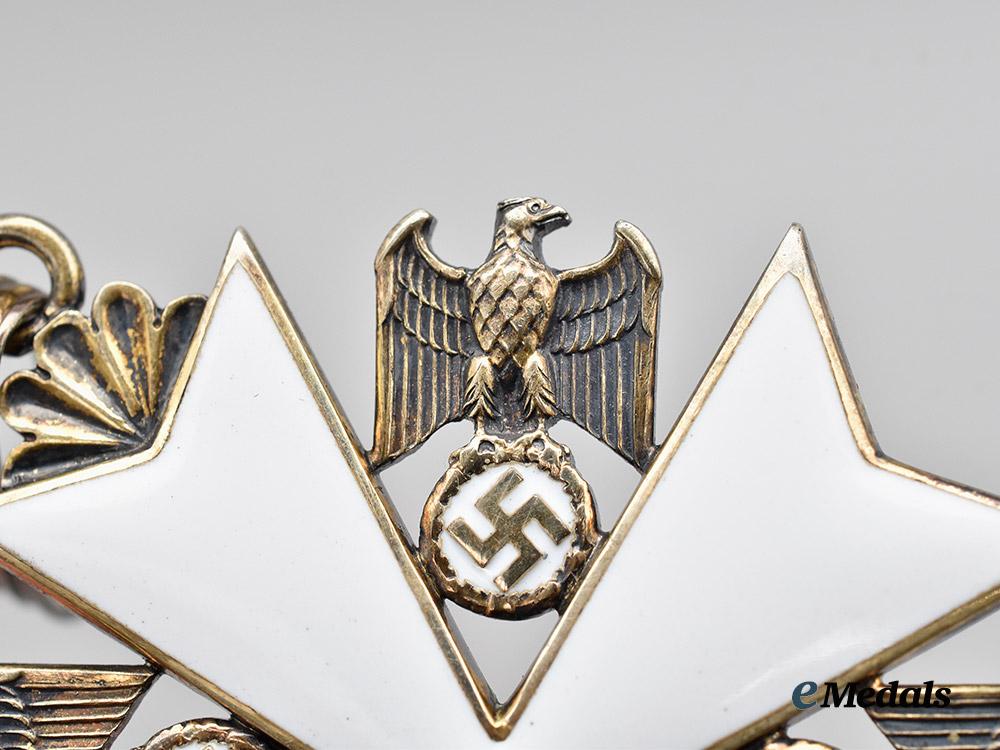 germany,_third_reich._an_order_of_the_german_eagle,_i_i_i_class_cross_with_case,_by_gebrüder_godet___m_n_c9246