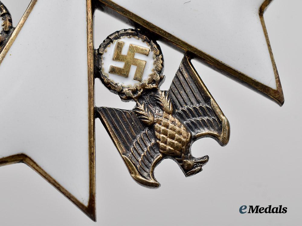 germany,_third_reich._an_order_of_the_german_eagle,_i_i_i_class_cross_with_case,_by_gebrüder_godet___m_n_c9272