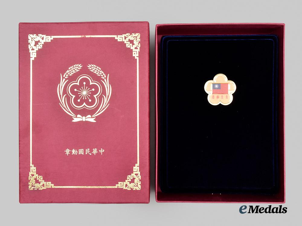 taiwan,_chinese_republic._an_order_of_the_brilliant_star,_i_i_class_grand_cross_set_in_case,_c.1960___m_n_c9679