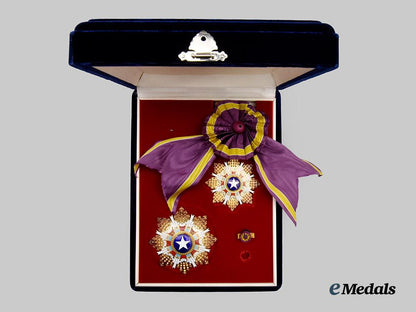 taiwan,_chinese_republic._an_order_of_the_brilliant_star,_i_i_class_grand_cross_set_in_case,_c.1960___m_n_c9712