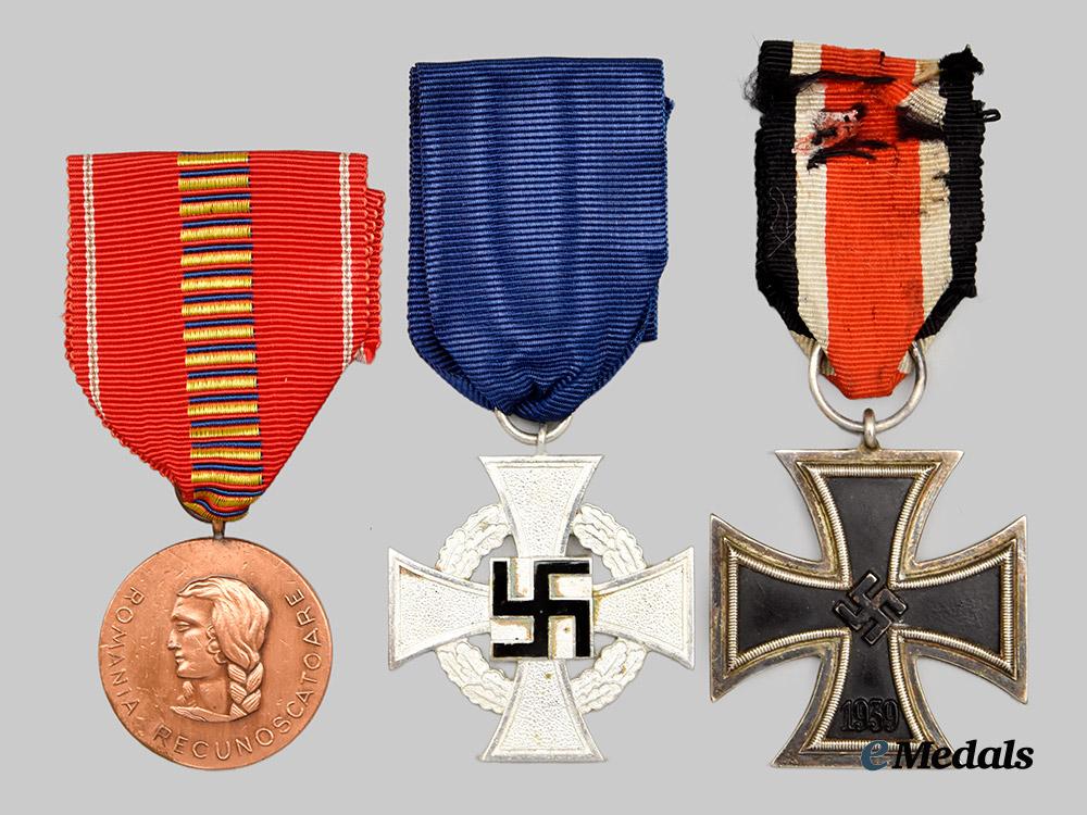 germany,_third_reich._a_mixed_lot_of_awards_for_military_and_civil_service___m_n_c9740