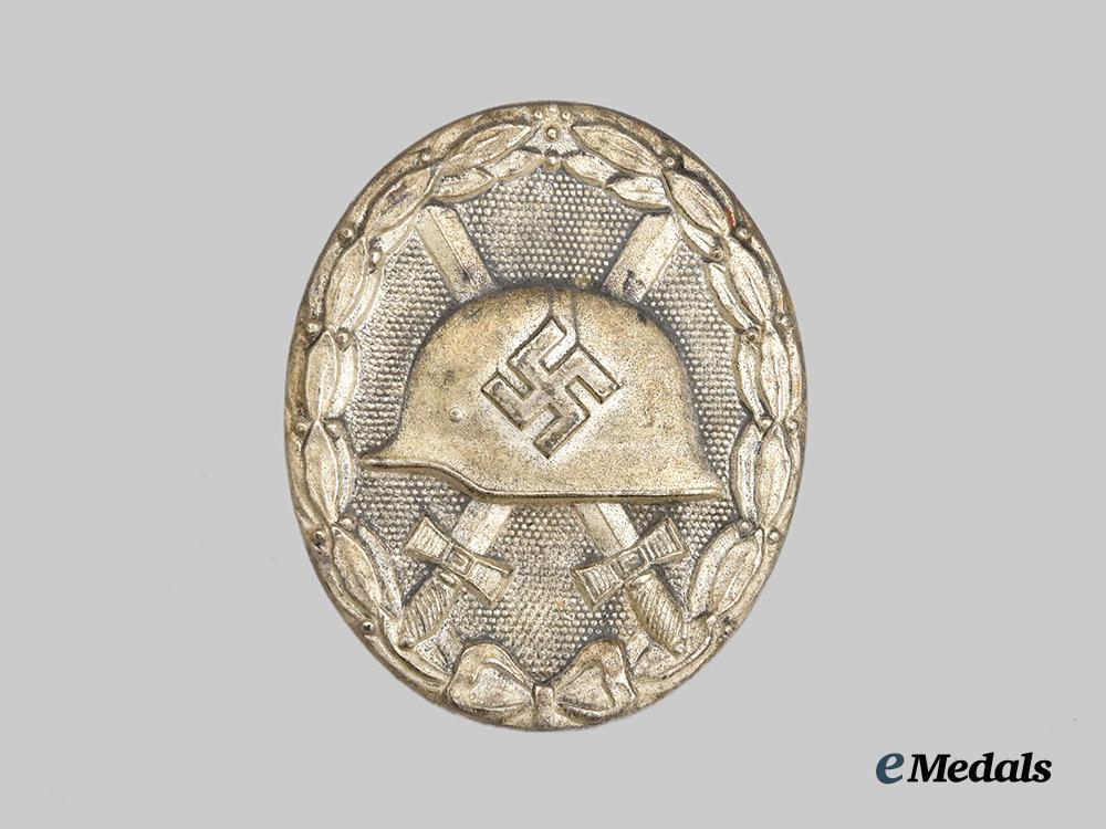 germany,_wehrmacht._a_silver_grade_wound_badge,_with_case,_by_josef_rückert&_sohn___m_n_c9750