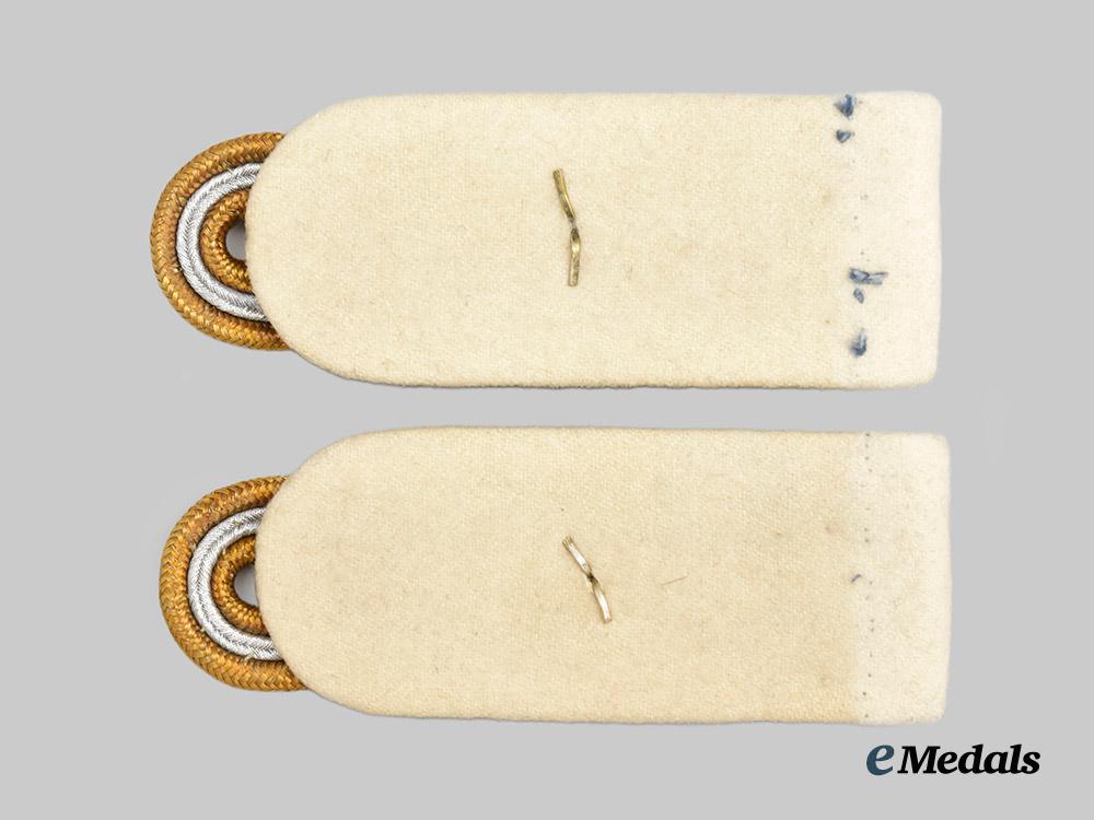 germany,_luftwaffe._a_set_of_generalleutnant_shoulder_boards___m_n_c9760