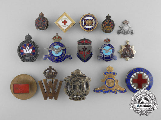 canada._a_lot_of_fifteen_first&_second_war_badges_a_9116