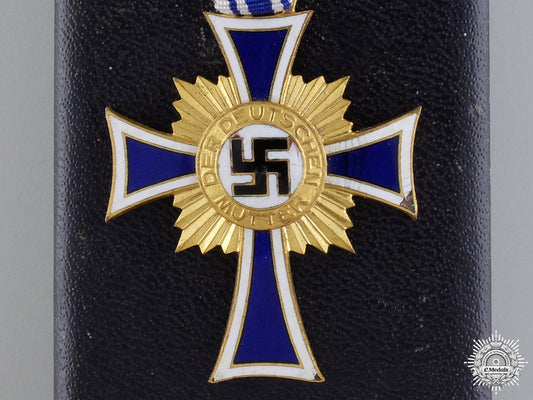 a_german_mother's_cross;_gold_grade_with_case_a_german_mother__549ac1feb459b