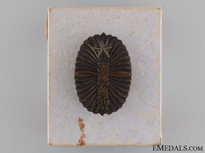 a_scarce_manchukuo_pilot's_badge_in_box_of_issue_a_scarce_manchuk_53e50d9dc1b90