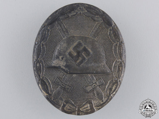 a_silver_grade_wound_badge_a_silver_grade_w_55956ce925016