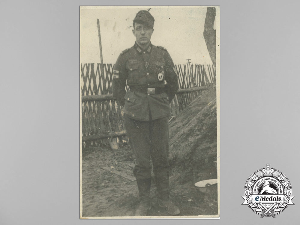 a_wartime_photo_of_an_obergefreiter_with_two_tank_destruction_badges_aa_9127