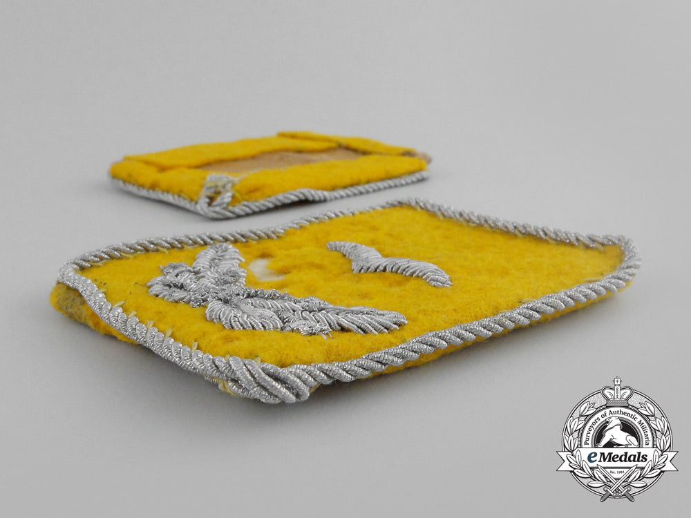 a_set_of_luftwaffe_flight_lieutenant_collar_tabs_aa_9242