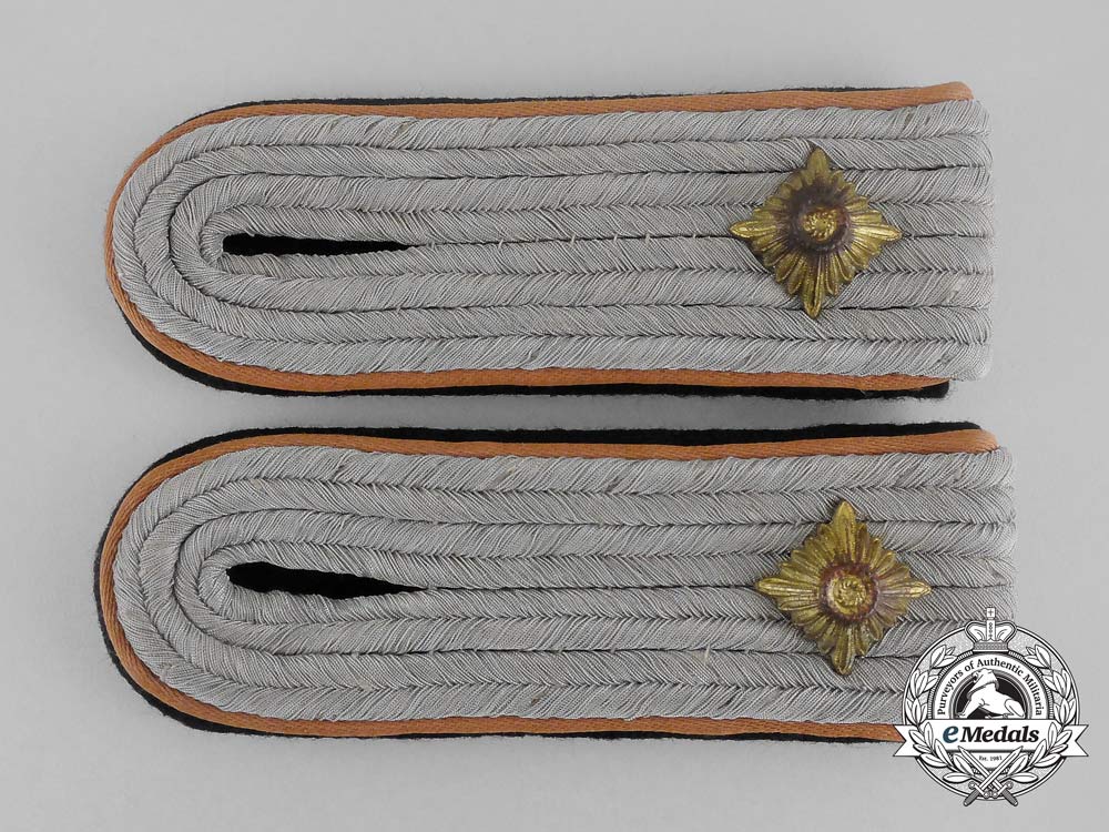 a_set_of_waffen-_ss_reconnaissance_obersturmführer_rank_shoulder_boards_aa_9977