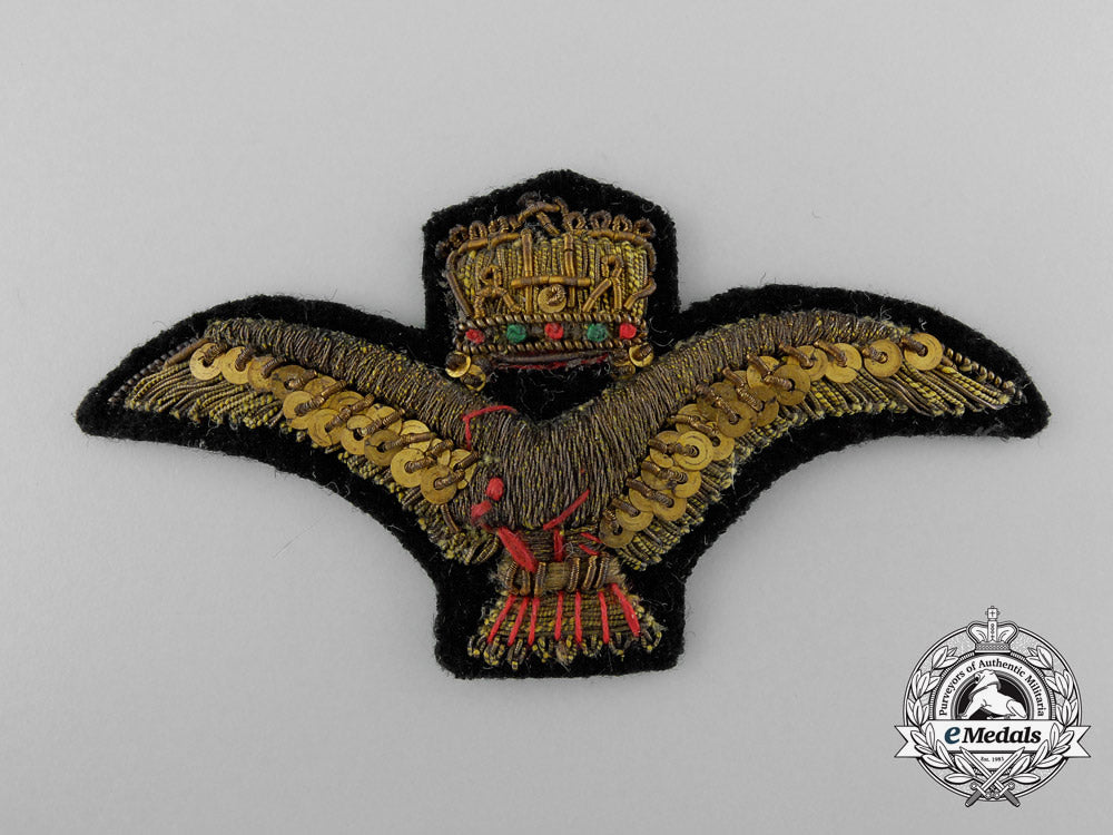 a_second_war_hungarian_air_force_officer's_cap_badge_b_7615