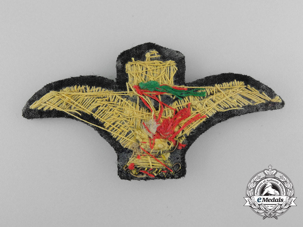 a_second_war_hungarian_air_force_officer's_cap_badge_b_7616