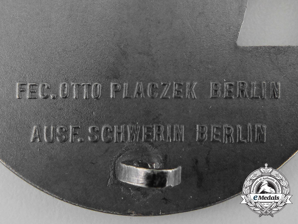 an_early_quality_blockade_runner_badge_by_schwerin_of_berlin_bb_0464