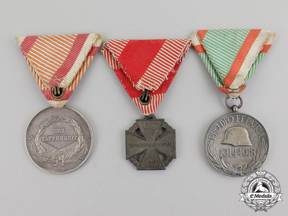 austro-_hungarian_empire._a_lot_of_three_medals_and_decorations_c17-008_1