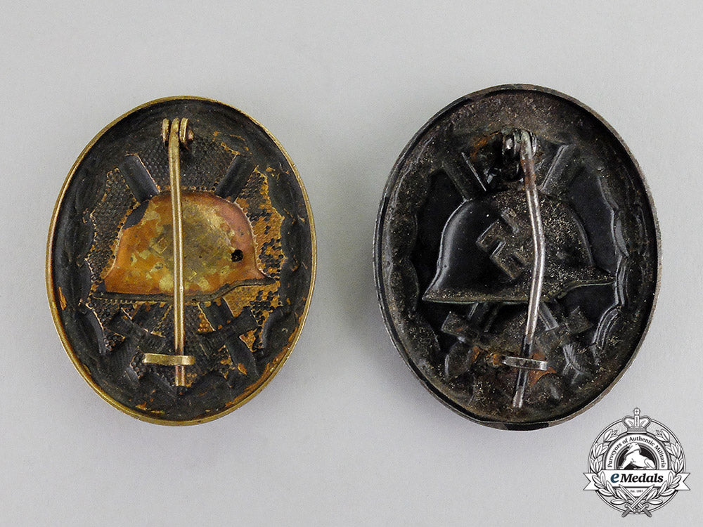 germany._two_second_war_black_grade_wound_badges_c17-5844