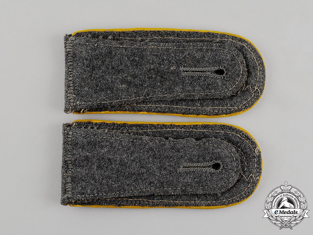 germany._a_luftwaffe_flyer_feldwebel_rank_shoulder_straps_c18-012311