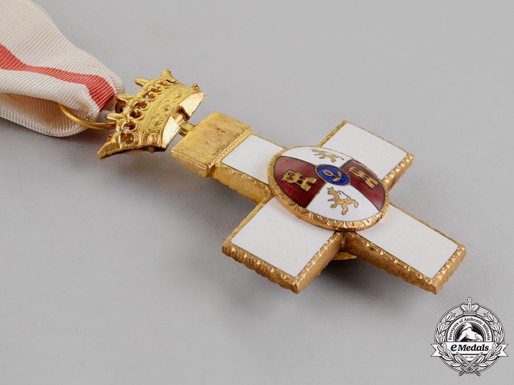 spain,_franco_era._an_order_of_military_merit,1_st_class_cross_with_white_distinction,_c.1940_c18-012473