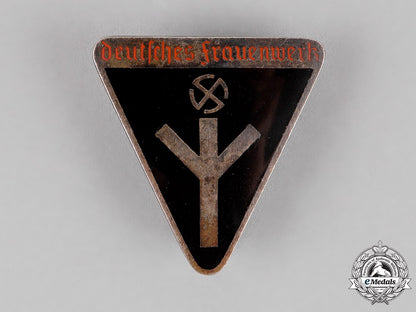 germany._a_women’s_welfare_organization_membership_badge_c18-014587