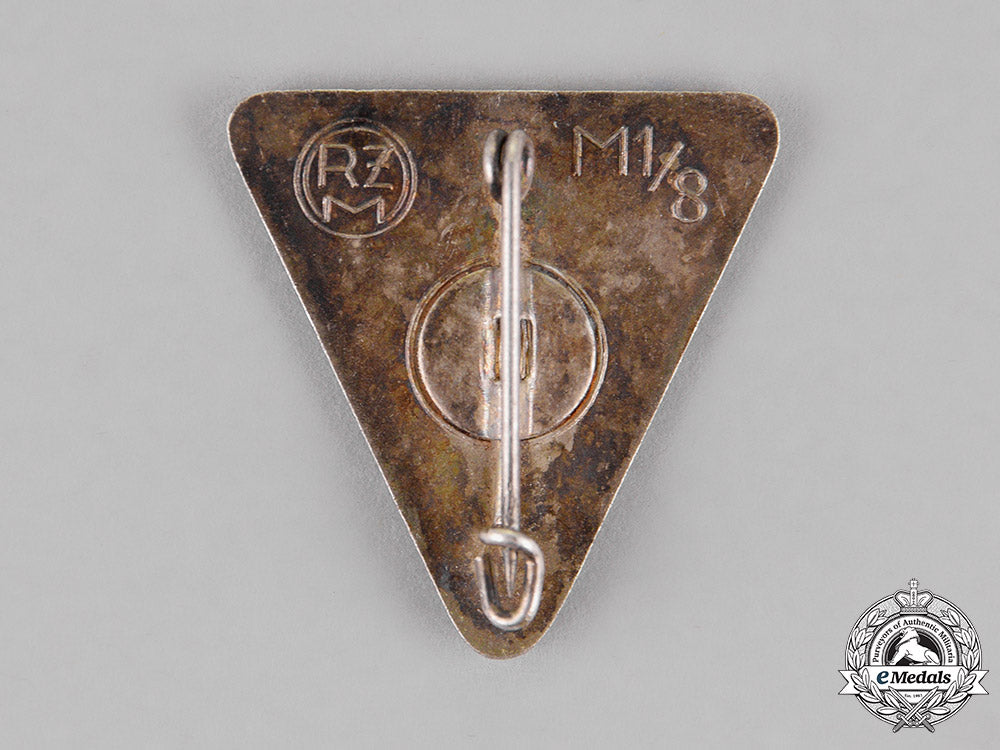 germany._a_women’s_welfare_organization_membership_badge_c18-014588