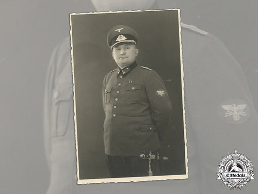 germany,_postschutzpolizei._a_rare_wartime_studio_portrait_of_a_zughauptführer_with_dagger_c18-014659