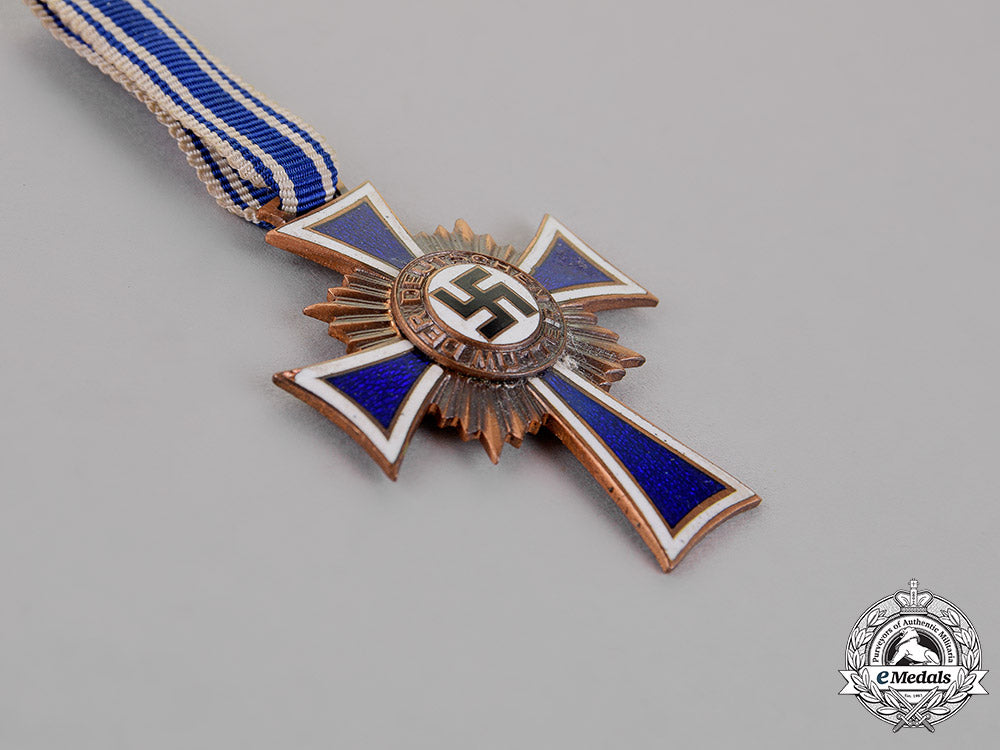 germany._a_third_class_cross_of_honour_of_the_german_mother_c18-016694