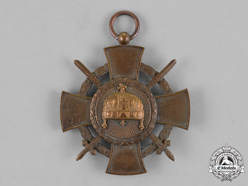 hungary,_regency._order_of_the_holy_crown,_bronze_cross_with_wd_and_swords,1943_c18-018538