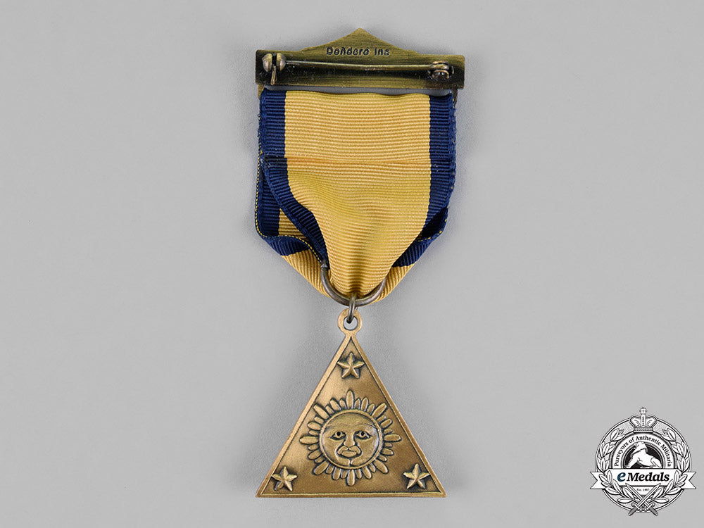 united_states._a_military_order_of_the_carabao_membership_badge_c18-019645