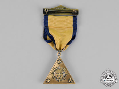 united_states._a_military_order_of_the_carabao_membership_badge_c18-019645