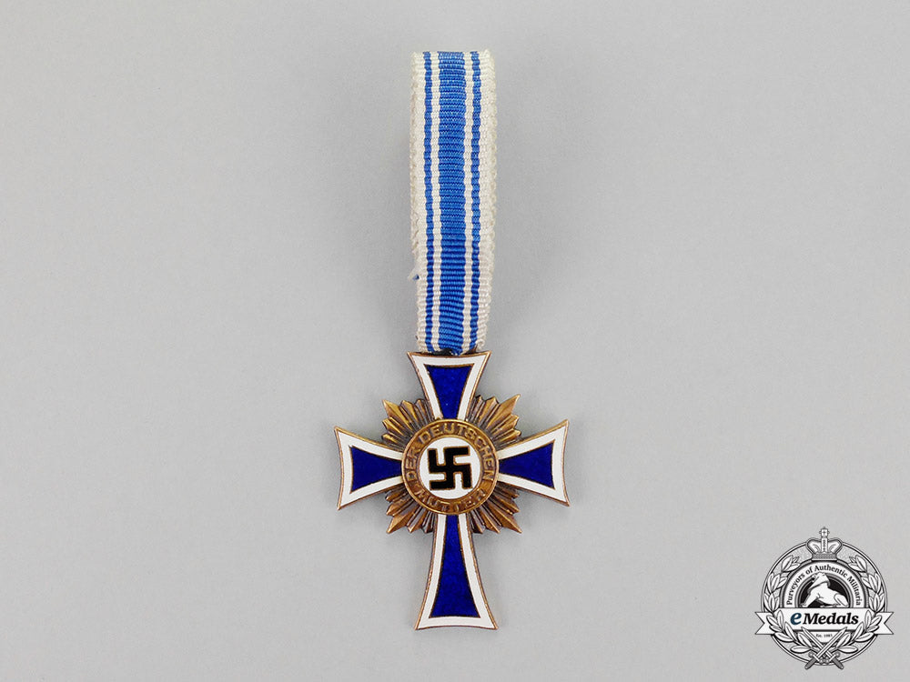 germany._a_bronze_grade_cross_of_honour_of_the_german_mother_c18-0209