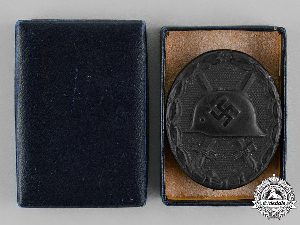 germany._a_wound_badge,_black_grade,_in_its_ldo_presentation_case_c18-021926