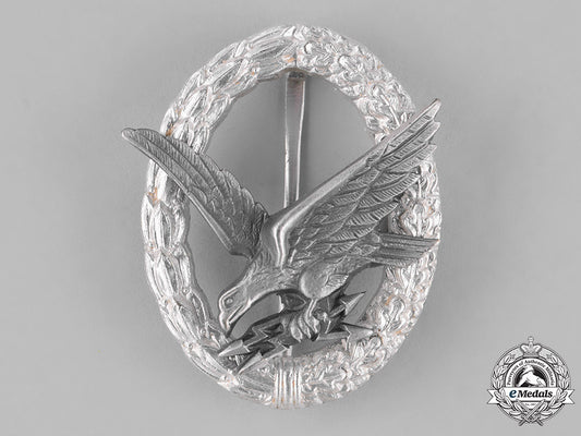 germany,_luftwaffe._a_radio_operator_badge,_alternative1957_version_c18-024271