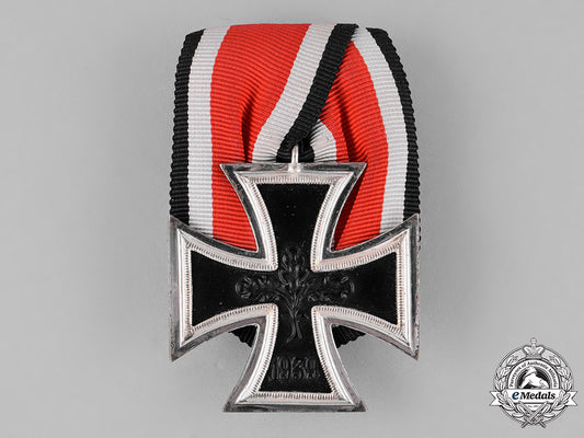 germany,_federal_republic._a_mounted_iron_cross1939_second_class,_alternative1957_version_c18-024502