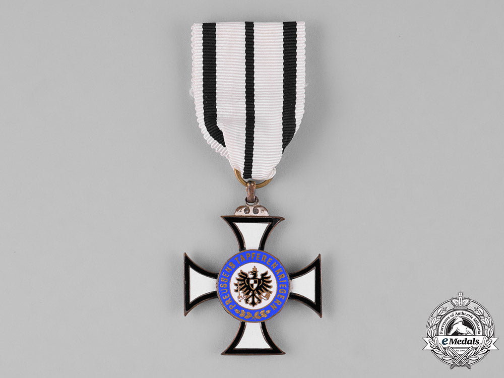 germany,_weimar._a_prussian_war_merit_cross_for_combatans_of_the_war1914-1918_c18-025495