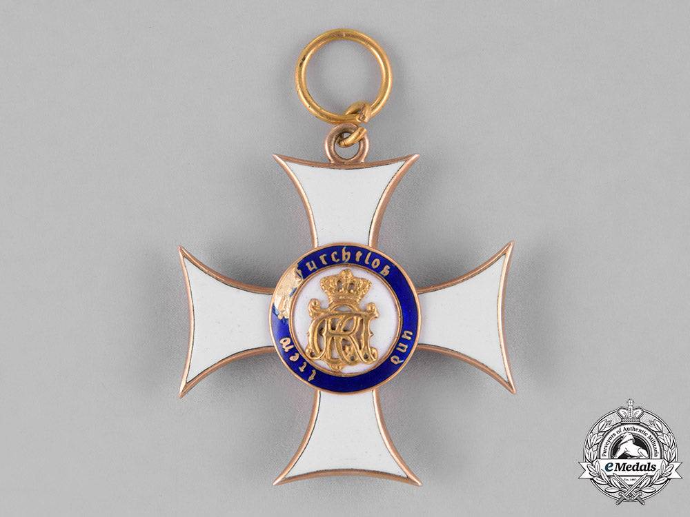 württemberg,_kingdom._a_military_merit_order_in_gold,_knight’s_cross,_c.1914_c18-029310