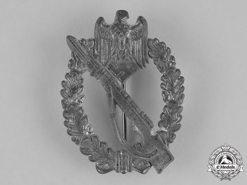 germany,_wehrmacht._a_silver_grade_infantry_assault_badge_c18-032212