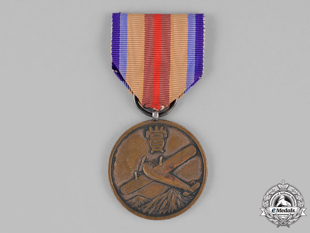 japan,_occupied_manchukuo._a_hsinking_flight_academy_association_merit_medal,_c.1940_c18-032267