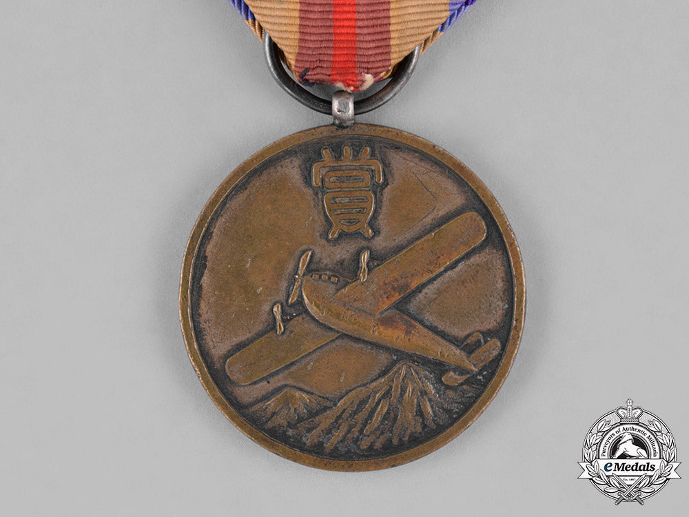 japan,_occupied_manchukuo._a_hsinking_flight_academy_association_merit_medal,_c.1940_c18-032268