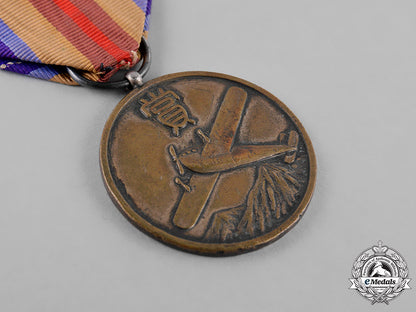japan,_occupied_manchukuo._a_hsinking_flight_academy_association_merit_medal,_c.1940_c18-032271