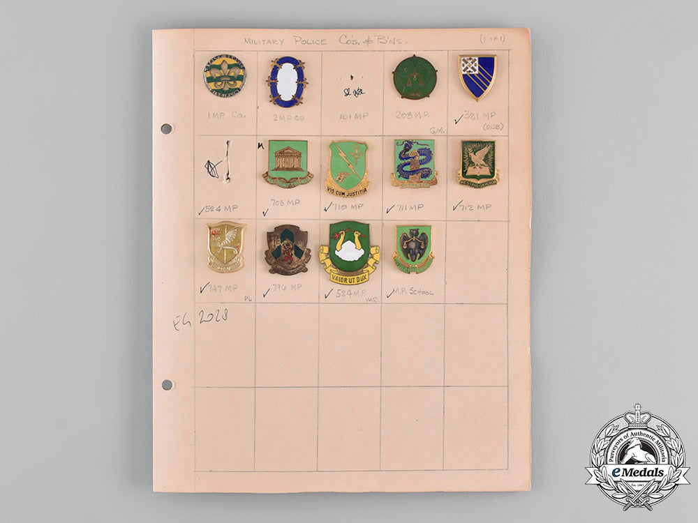 united_states._thirty_three_military_badges_c18-032578