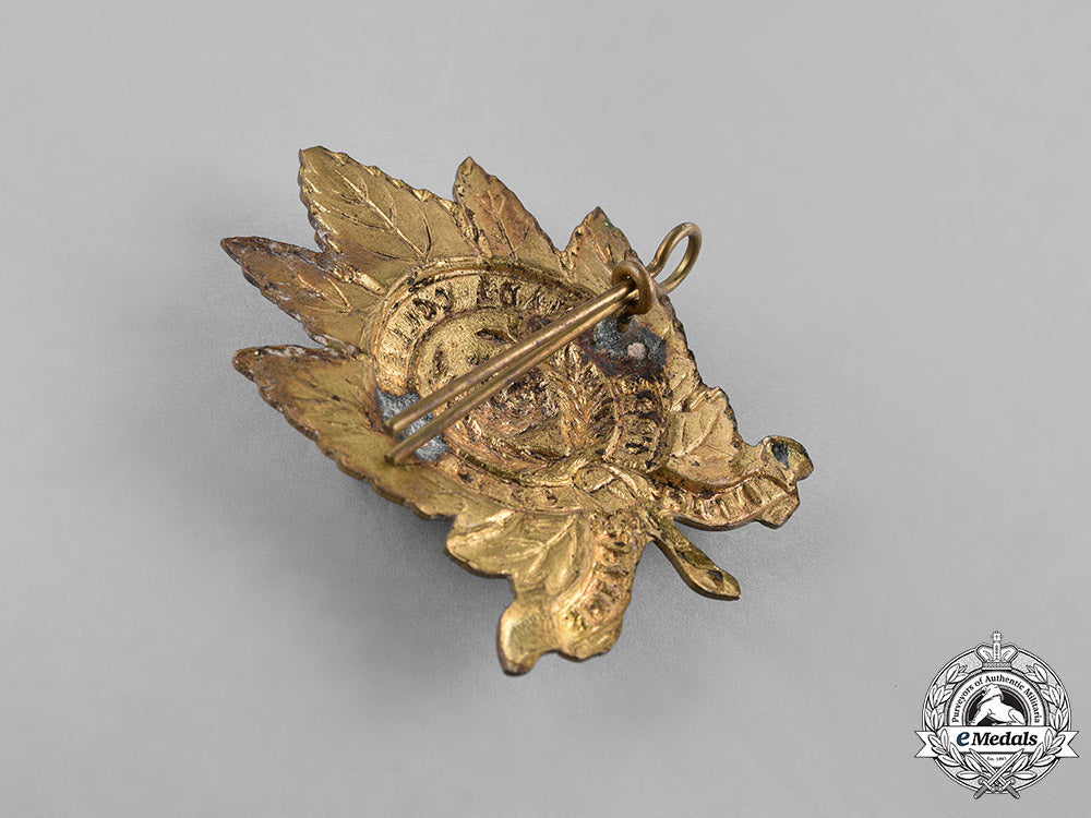 canada._an_upper_canada_college_rifles_cap_badge,_c.1945_c18-037955