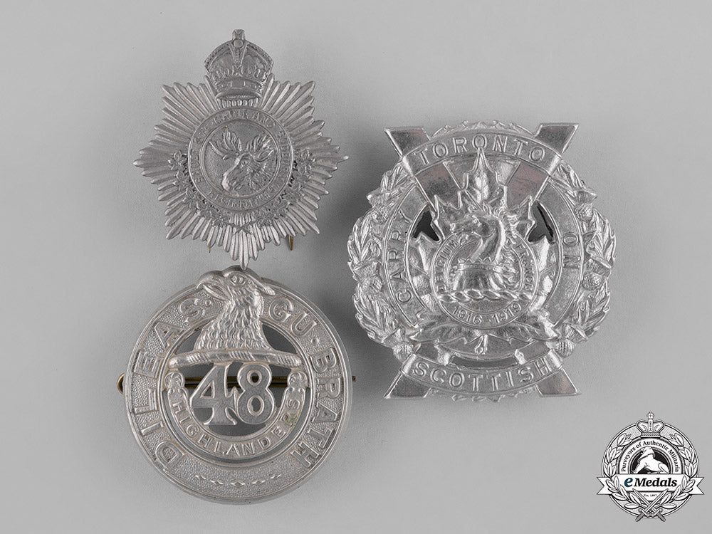 canada._a_lot_of_three_second_war_cap_badges_c18-037978