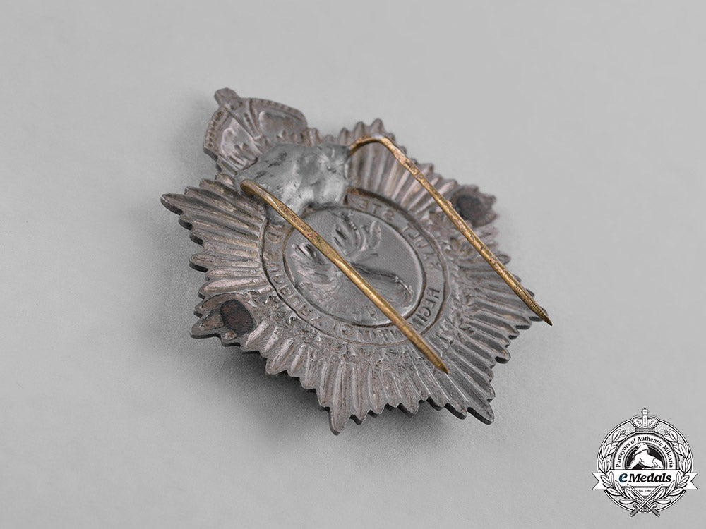 canada._a_lot_of_three_second_war_cap_badges_c18-037980