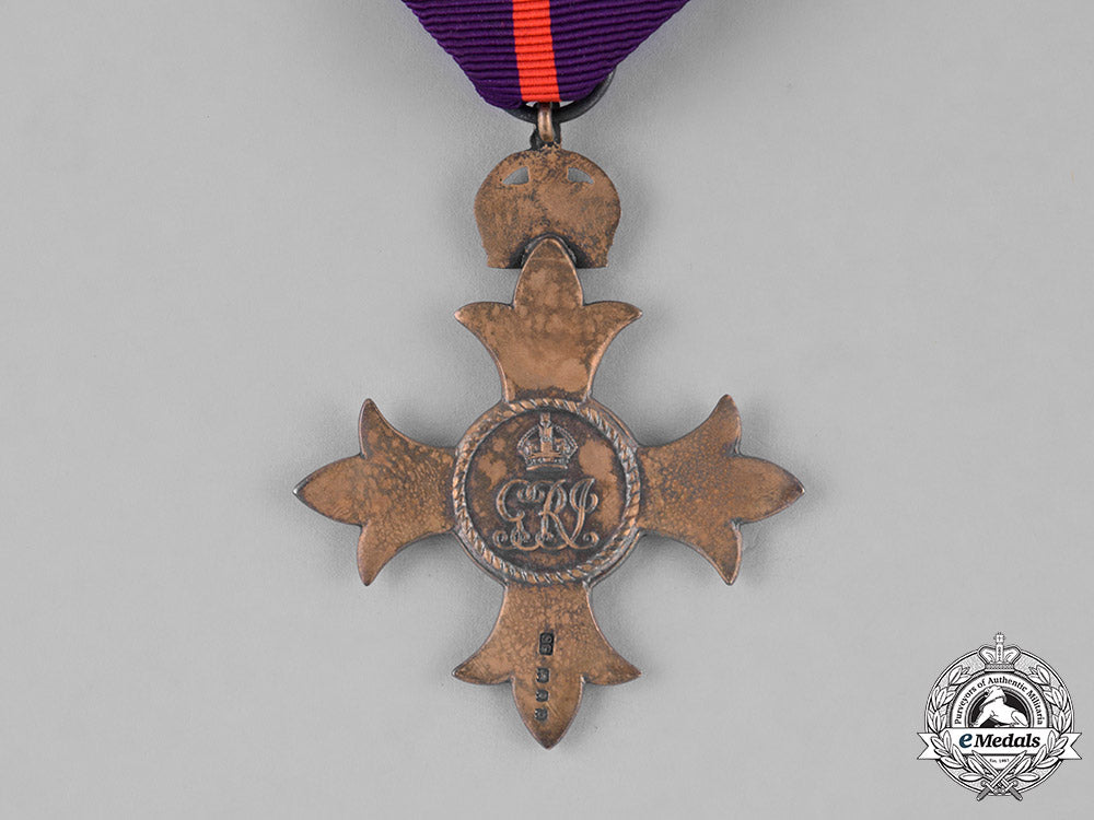 united_kingdom._a_most_excellent_order_of_the_british_empire,_officer_badge,_obe,_military_division,_c.1919_c18-038257