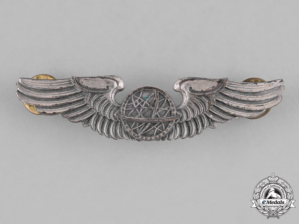 united_states._an_army_air_force_navigator_badge_c18-038711