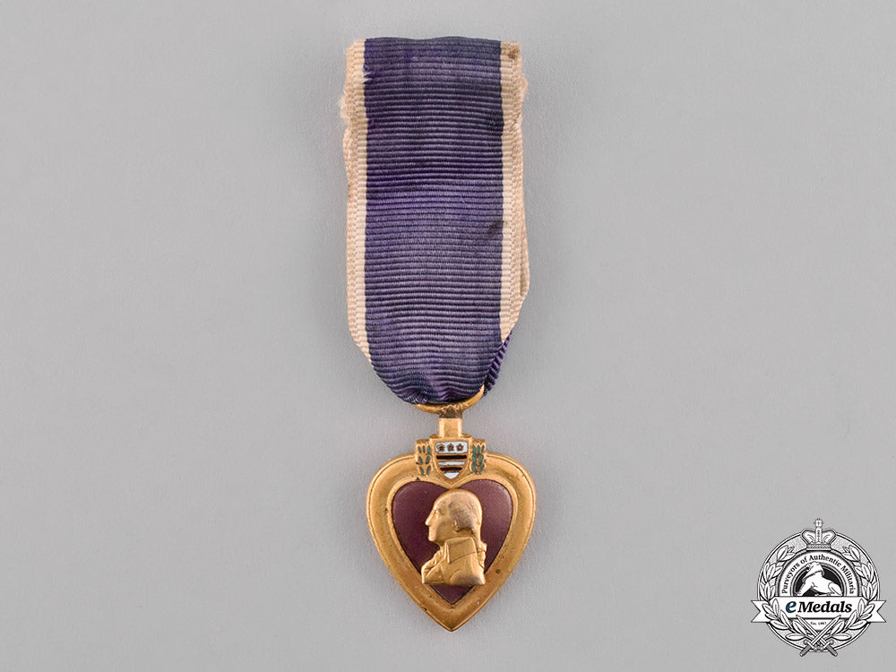 united_states._miniature_purple_heart_c18-039930