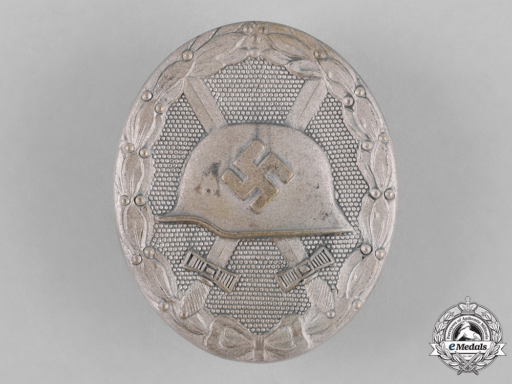 germany,_wehrmacht._a_silver_grade_wound_badge,_by_klein&_quenzer_c18-043797